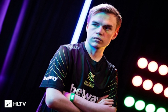 极摩客 EVOT2s 迷你主机正式上市 促销价仅需9999元